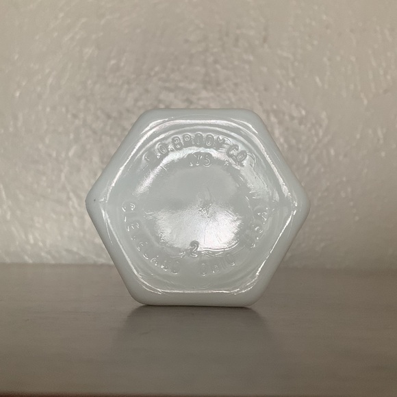 Vintage White Hobnail Bud Vase - E. O. Brody #175 White Cleveland - Picture 4 of 4